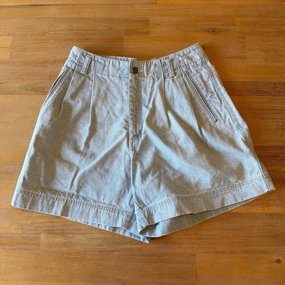 Lizwear Denim Shorts Size 10 Light Wash Pleated Vintage